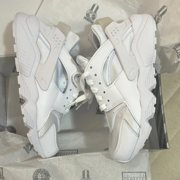 Nike Shoes - Nike White Air Huarache new in box